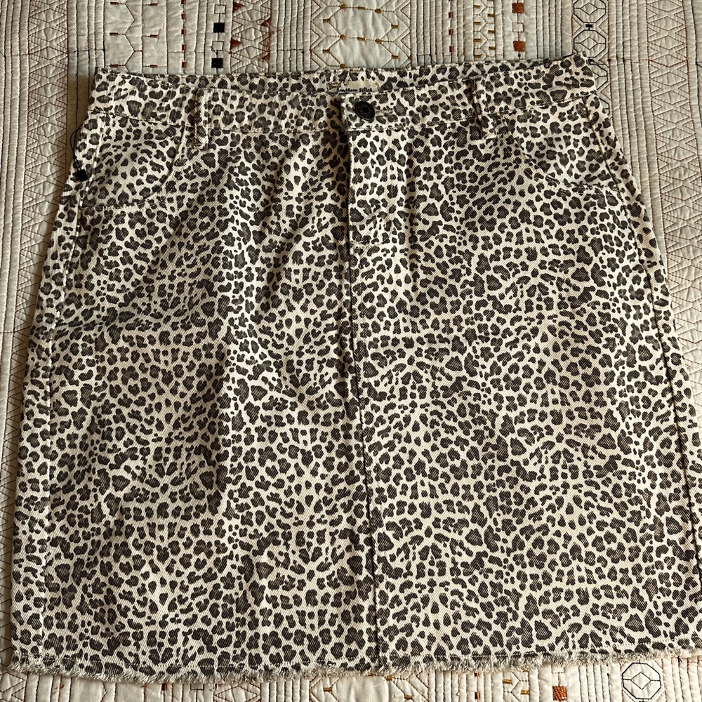 Southern Stitch animal print skirt, rough hem, denim feel. Size large- pockets